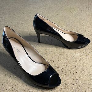 Nine West "Gilded" Black Patent Faux Leather Open Toe Platform Heels sz 8